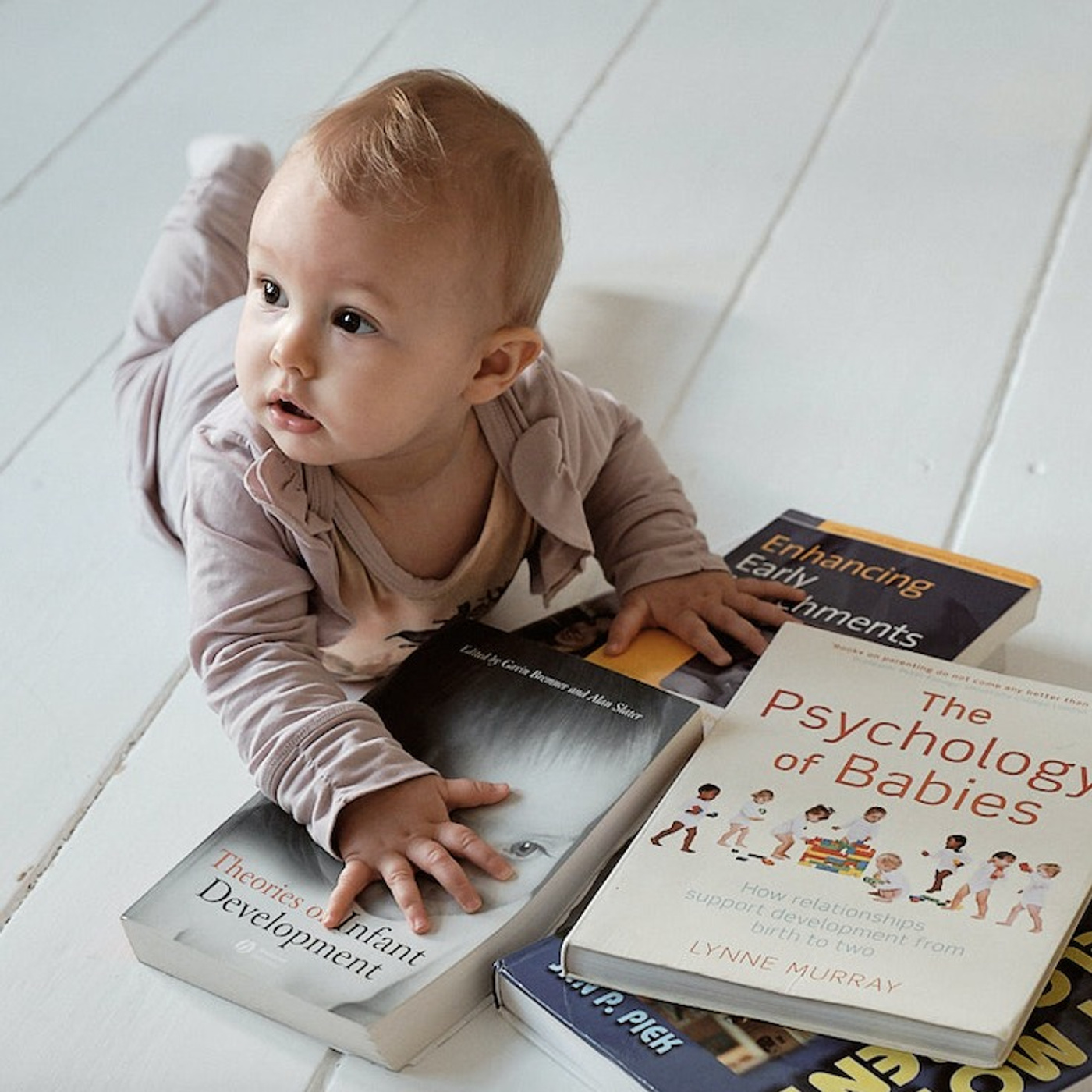 Tidlige indsatser: Hvad betyder barselsophold og sundhedsplejersker for børns liv og trivsel?